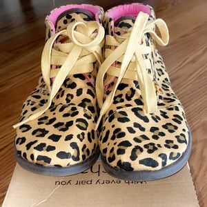TOMS Leopard boots sneaker shoes Youth 2.5 / 2 1/2